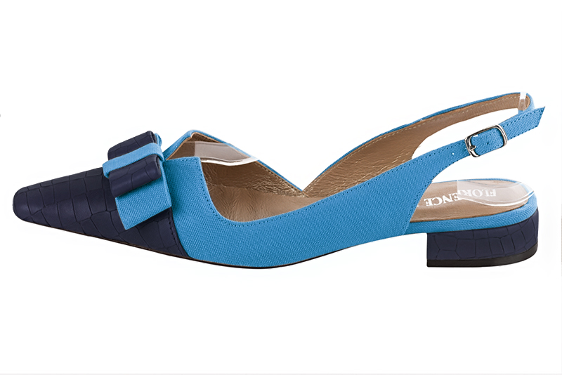 Navy blue women's open back shoes, with a knot. Tapered toe. Flat block heels. Profile view - Florence KOOIJMAN